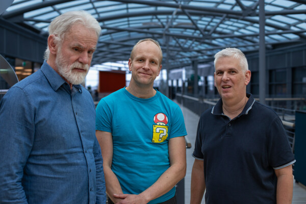 Kari Stefansson, Grimur Hjorleifsson and Patrick Sulem, scientists at deCODE genetics and authors on the paper. 基于英國和冰島人群研究的大規(guī)模蛋白質(zhì)組學-肽度TIMEDOO